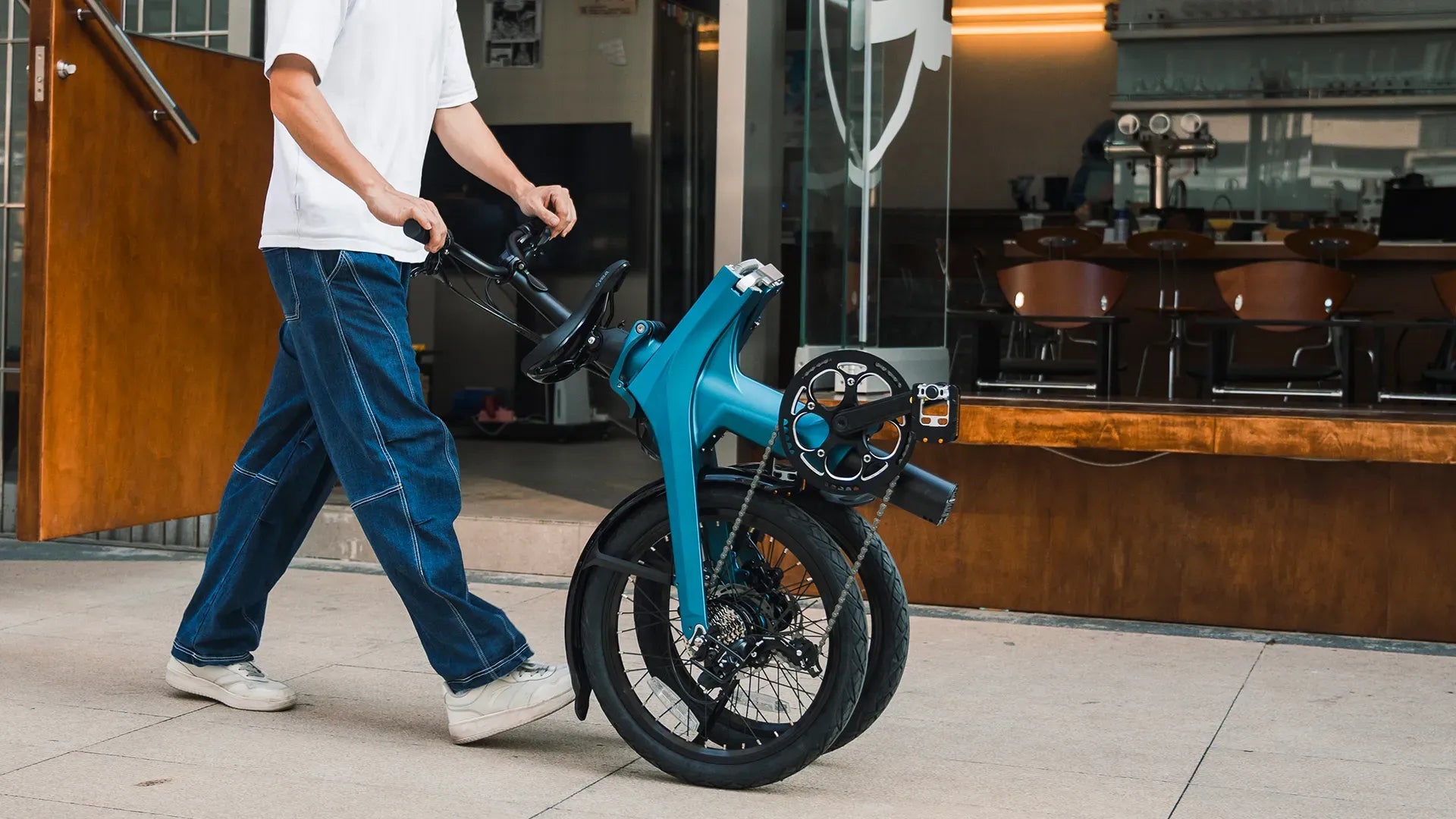 Folding E-Bikes vs City E-Bikes: Which One Is Right for You?